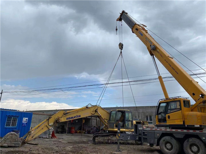 朝阳区25吨吊车的工作半径是多少？